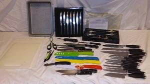 lot 570 image: Kitchen Knives.