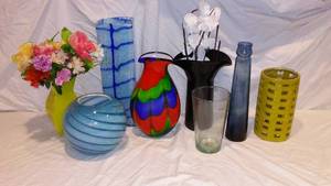 lot 577 image: Large Vases (8).