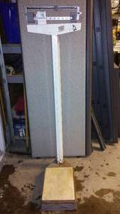 lot 579 image: Vintage Detecto Stan Up Scale