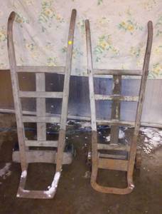 lot 596 image: Vintage Lansing Hand Carts (2).