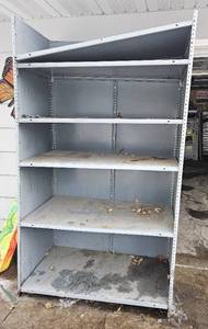 lot 610 image: Metal 6 Shelf Storage Shelf.