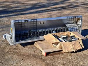 lot 9 image: Buyers Salt Dogg 84 Hydraulic Tailgate Spreader