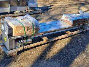 lot 5 image: Swenson SELS-96L S2 98 Electric Tailgate Spreader #00002-550-06