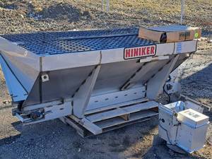 lot 6 image: Hiniker Model 635 78 Truck Bed Electric Sand Spreader