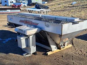 lot 8 image: Hiniker Model 975 111 Truck Bed Spreader