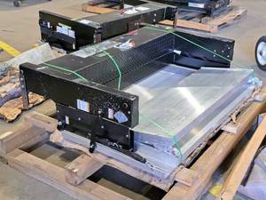 lot 21 image: Tommy Gate 5 1300-lbs Hydraulic Lift #SUT54-1342S48EA06-22 (New)