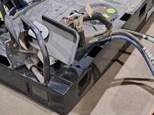 lot 98 image: Stanley Hydraulic Chain Saw (used)