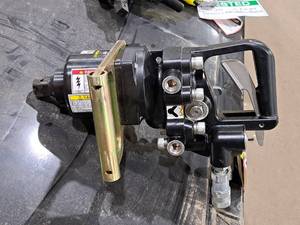 lot 131 image: Stanley 1 Hydraulic Impact Wrench IW16 (New)