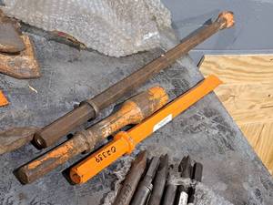 lot 185 image: Lot of (3) Assorted 1 Hex Head Hammer Bits - 8, 14 and 24