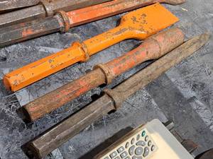 lot 186 image: Lot of (3) Assorted 1-18 Hex Head Hammer Bits - 8-12, 13-12 and 11-12