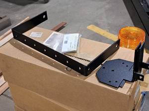 lot 71 image: Federal Signal Self-Leveling Bracket Kit for 12 Mini Light Bars