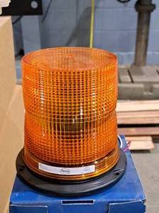 lot 74D image: Preco 12-48VDC Vehicle Warning Light Amber Strobe Beacon 4263