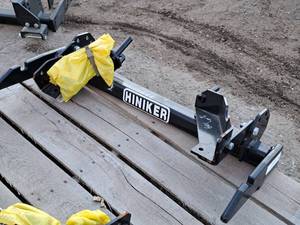 lot 225 image: Hiniker Mount Kit for 2020-newer ChevroletGMC 4x4 K2500K3500 25014093