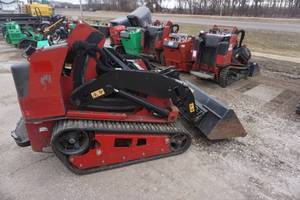 lot 8 image: 2017 Toro Dingo Model TX1000 Wide Track Tracked Mini Skid Loader Skid Steer
