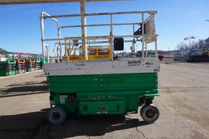 lot 15 image: 2015 JLG Model 2646ES Electric Scissors Lift