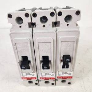 lot 8 image: Lot Of Three Eaton HFD 65k 1 Pole Interrupting Capacity Good Condition See Small Crack
