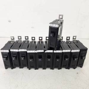 lot 26 image: Eaton Miniature Circuit Breakers BAB1010 Crack On One Item See Pictures Good Condition