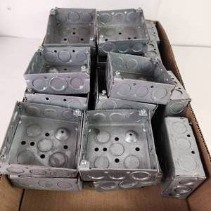 lot 39 image: 32 NewOpen Box 4 Square Box 1-12 Deep 12-34 Side Bottom