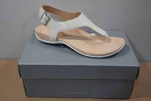 Vionic Terra Sandals -Size 8