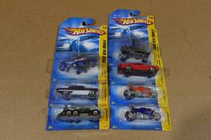6 Hot Wheels