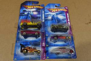 6 Hot Wheels