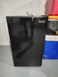 Magic Chef Mini Fridge  Lightly used.