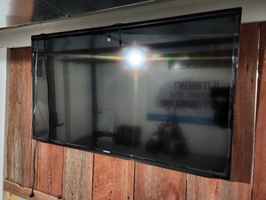 Samsung TV  50, working condition.  Comes with wall mount.