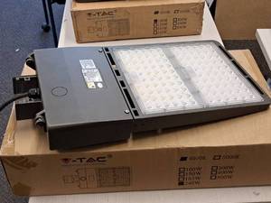 Lot of (10) V-Tac� Commercial 4000K LED Shoebox Area Light 12x28x3 VT-SBN3-3M-240W-840 (New In Box )