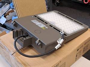 V-Tac� Commercial 4000K LED Shoebox Area Light 12x16x3 VT-SBN3-3M-150W-840 (New In Box )