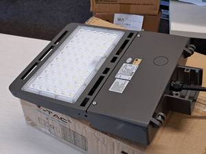Lot of (10) V-Tac� Commercial 4000K LED Shoebox Area Light 12x16x3 VT-SBN3-3M-150W-840 (New In Box )