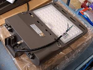 V-Tac� Commercial 5000K LED Shoebox Area Light 17x12x3 VT-SBN2-185W-850-XX (New In Box )