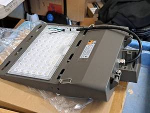 Lot of (2) V-Tac� Commercial 5000K LED Shoebox Area Light 17x12x3 VT-SBN2-185W-850-XX (New In Box )