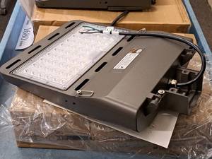 Lot of (4) V-Tac� Commercial 5000K LED Shoebox Area Light 17x12x3 VT-SBN2-185W-850-XX (New In Box )