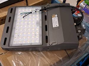 Lot of (20) V-Tac� Commercial 5000K LED Shoebox Area Light 17x12x3 VT-SBN2-185W-850-XX (New In Box )