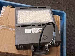 Lot of (2) V-Tac� Commercial 4000K LED Shoebox Area Light 17x12x3 VT-SBN3-3M-185W-840 (New In Box )