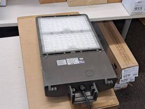 Lot of (2) V-Tac� Commercial 4000K LED Shoebox Area Light 12x28x3 VT-SBN3-3M-240W-840 (New In Box )