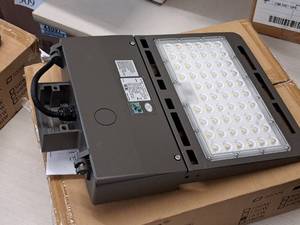 V-Tac� Commercial 4000K LED Shoebox Area Light 12x16x3 VT-SBN3-3M-185W-850 (New In Box )