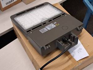 Lot of (2) V-Tac� Commercial 4000K LED Shoebox Area Light 12x16x3 VT-SBN3-3M-185W-850 (New In Box )