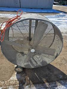 lot 7 image: Maxx Air Portable Air Circulator 42 inch 2-Speed