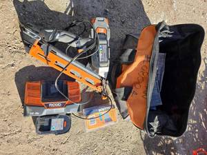 lot 11 image: 18V Brushless Cordless 15-Gauge Angled Finish Nailer Kit