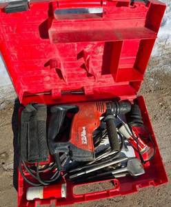 lot 16 image: Hilti TE 6-CL Rotary hammer with case