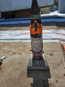 lot 26 image: Hoover Vacuum Model UH70832