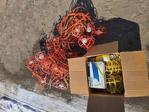 lot 31 image: Outdoor Lights with box of bulbs