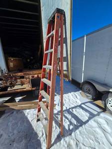 lot 41 image: Louisville 8 foot stepladder