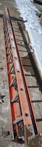 lot 43 image: Louisville 28 foot extension ladder