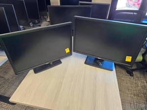 lot 113A image: (2) Two - Dell Desktop Monitor 28 inch