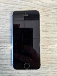 lot 152 image: iPhone SE (1st gen)