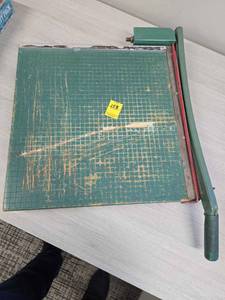 lot 158 image: Paper Cutter