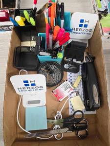 lot 183 image: Office supplies
