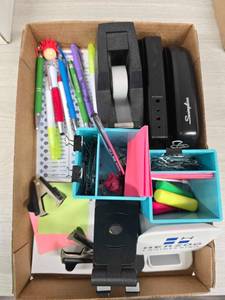 lot 185 image: Office supplies